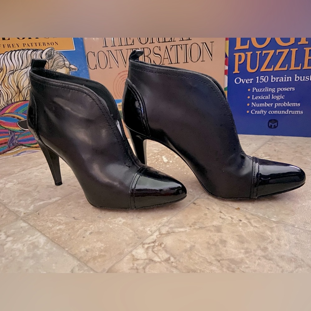 Via Spiga Slip-on ankle booties with patent leather accents. Size 6
